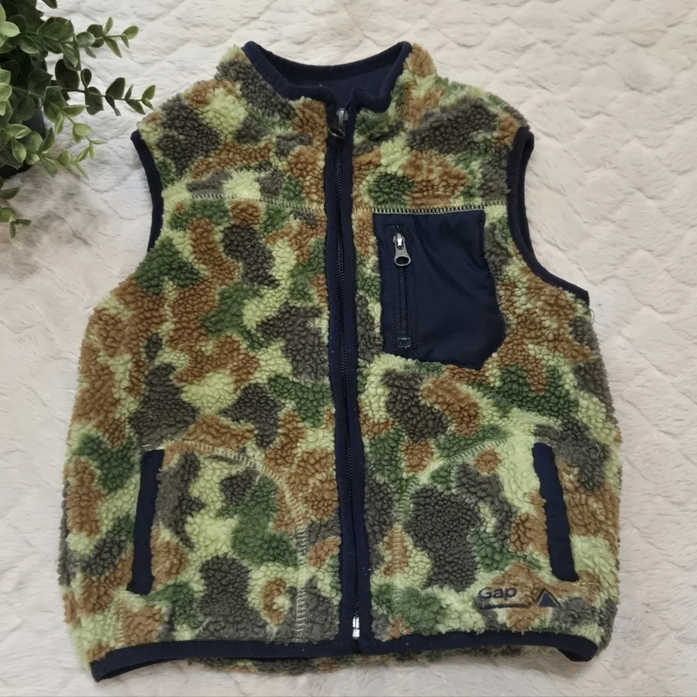 babyGAP Green Camo Fleece Zip-Up Vest, Size 2T